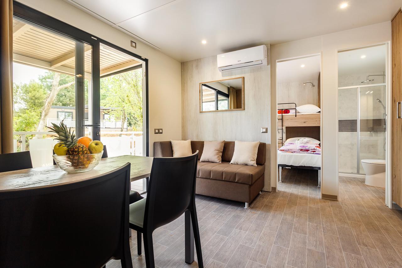 Mobile Homes Camping Santa Marina, Lanterna Tar-Vabriga Exterior foto Interior of a mobile home