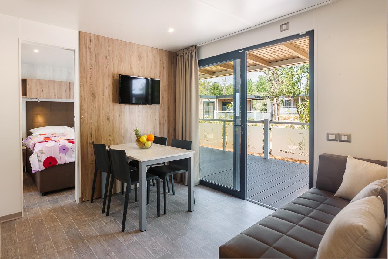 Mobile Homes Camping Santa Marina, Lanterna Tar-Vabriga Exterior foto Mobile home interior