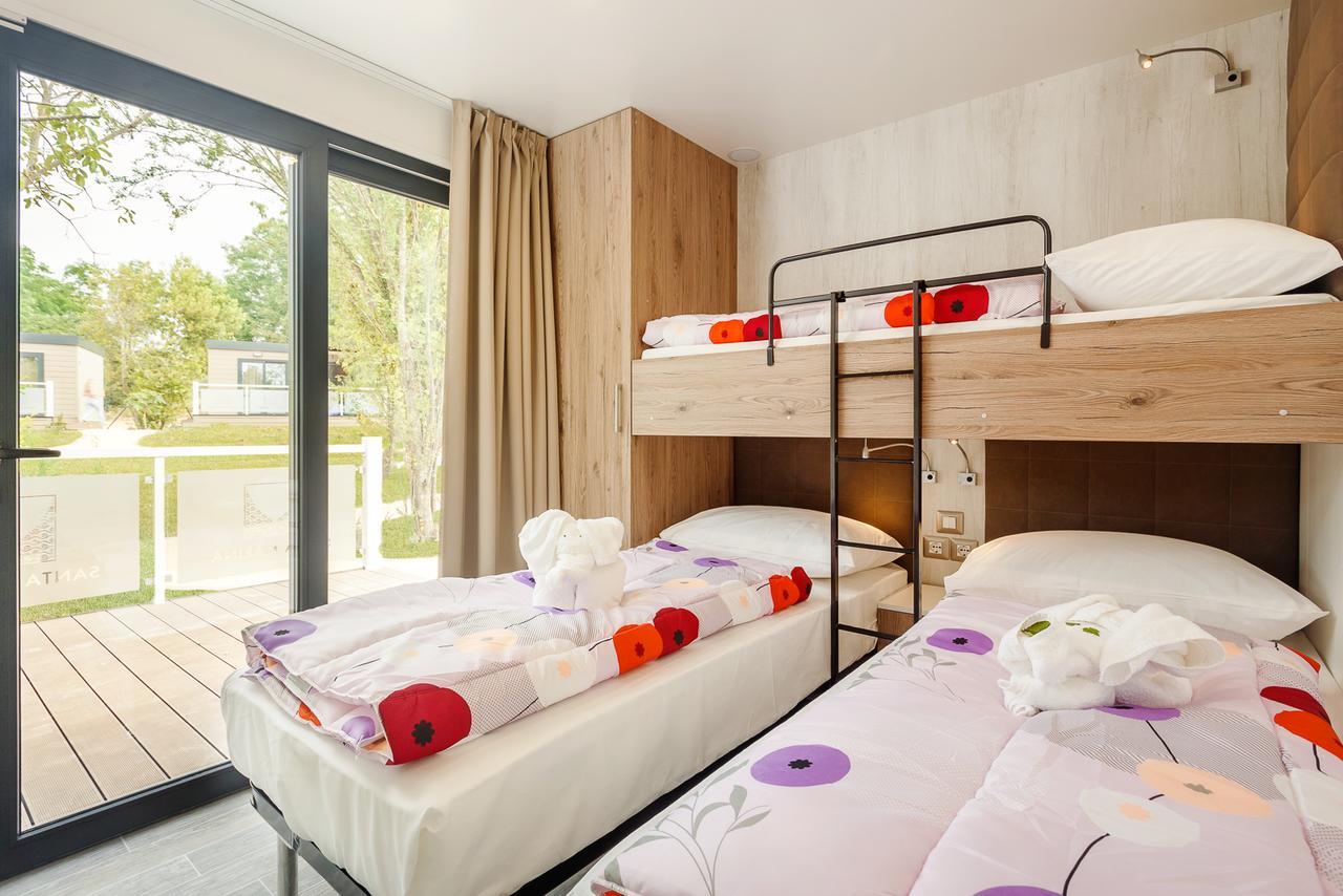 Mobile Homes Camping Santa Marina, Lanterna Tar-Vabriga Exterior foto A room at the hotel