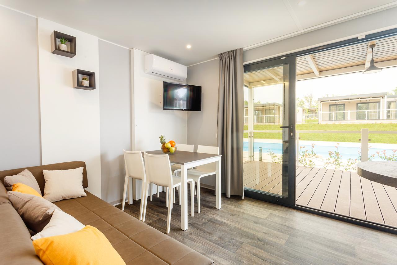 Mobile Homes Camping Santa Marina, Lanterna Tar-Vabriga Exterior foto Interior of a mobile home
