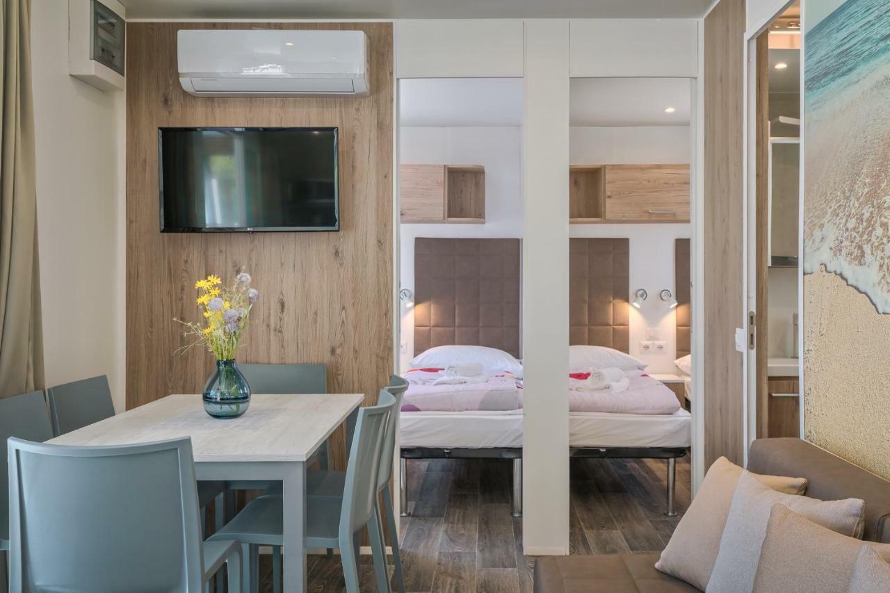 Mobile Homes Camping Santa Marina, Lanterna Tar-Vabriga Exterior foto Interior of a mobile home