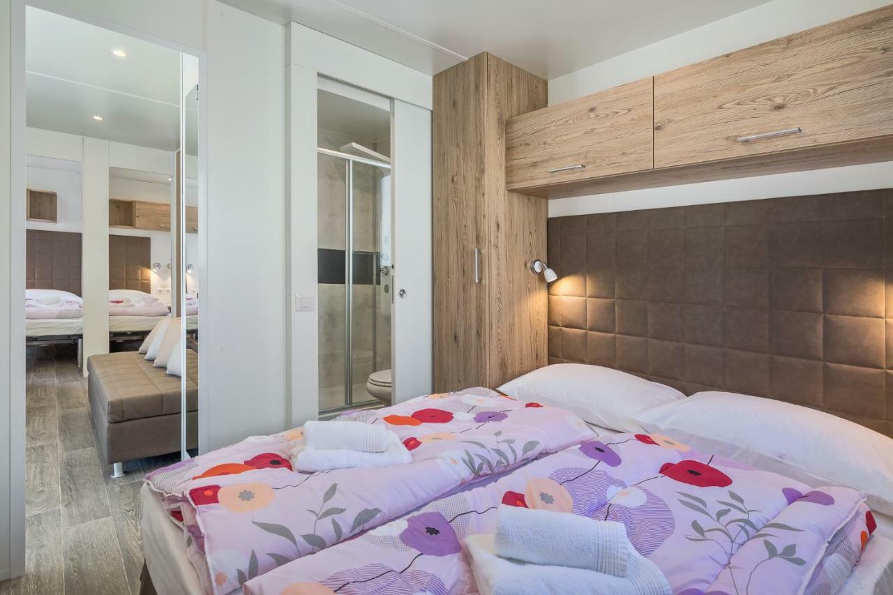 Mobile Homes Camping Santa Marina, Lanterna Tar-Vabriga Exterior foto Interior of a mobile home