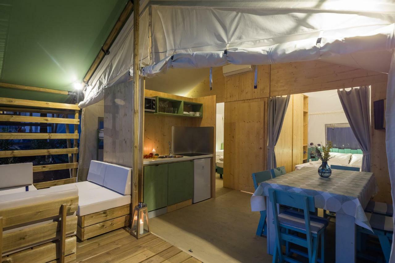 Mobile Homes Camping Santa Marina, Lanterna Tar-Vabriga Exterior foto Interior of a mobile home