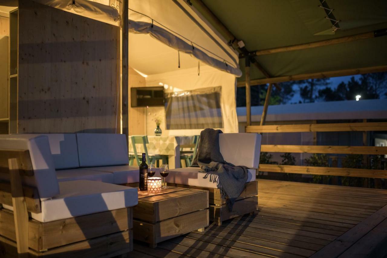 Mobile Homes Camping Santa Marina, Lanterna Tar-Vabriga Exterior foto The terrace of the restaurant