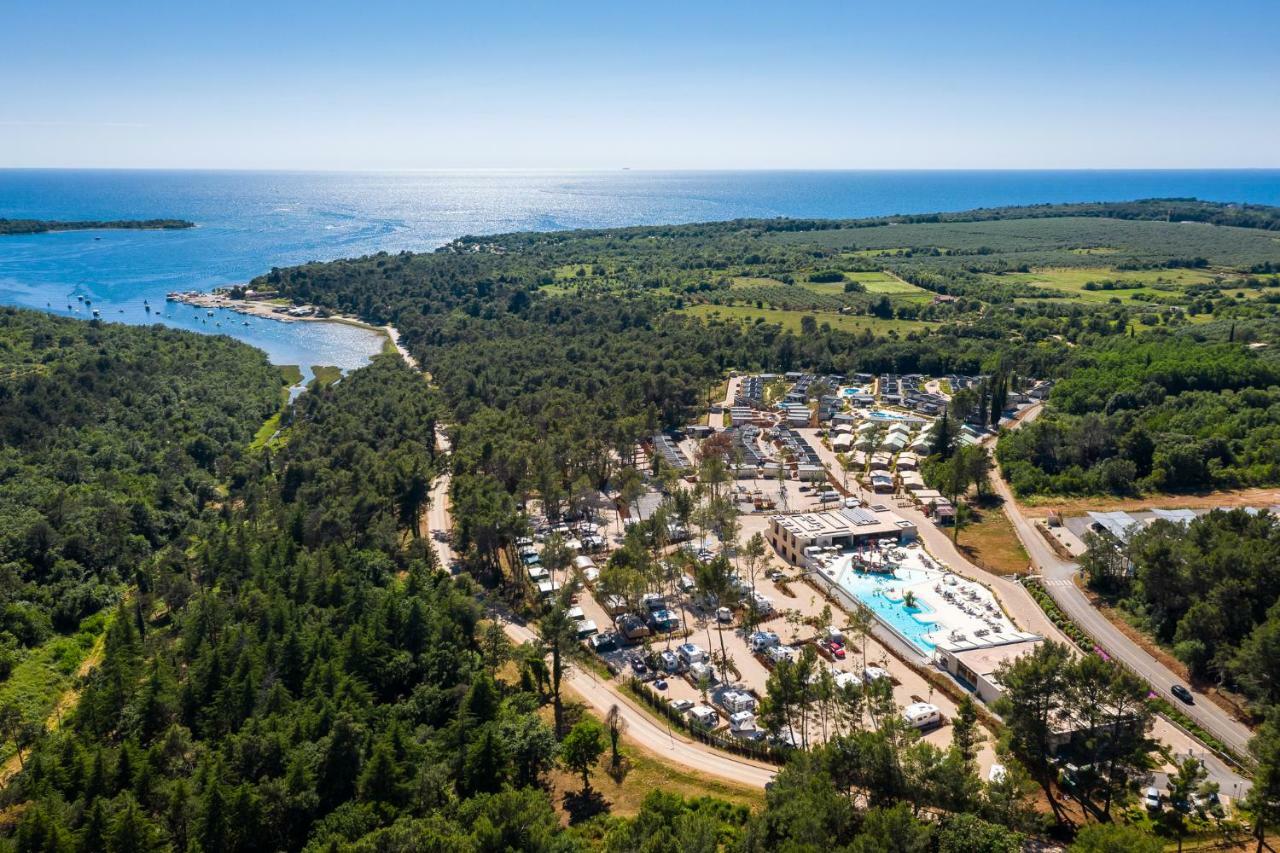 Mobile Homes Camping Santa Marina, Lanterna Tar-Vabriga Exterior foto Aerial view of the resort