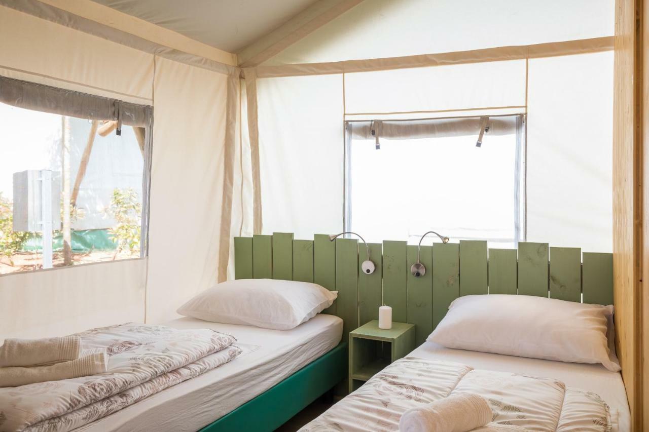 Mobile Homes Camping Santa Marina, Lanterna Tar-Vabriga Exterior foto Interior of a tent